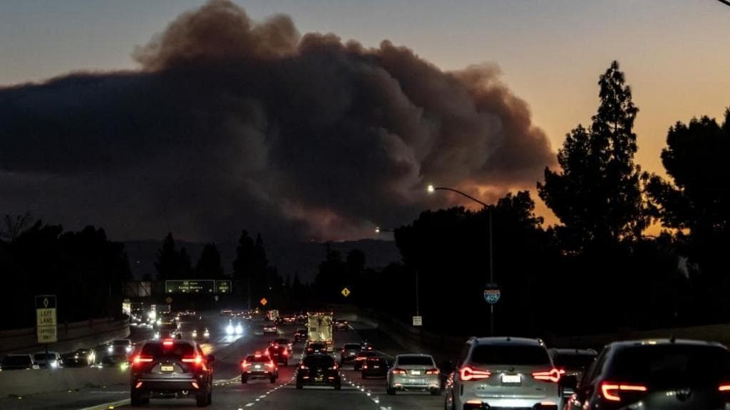 LA residents warned to stay inside over smoke fears, as evacuation area grows